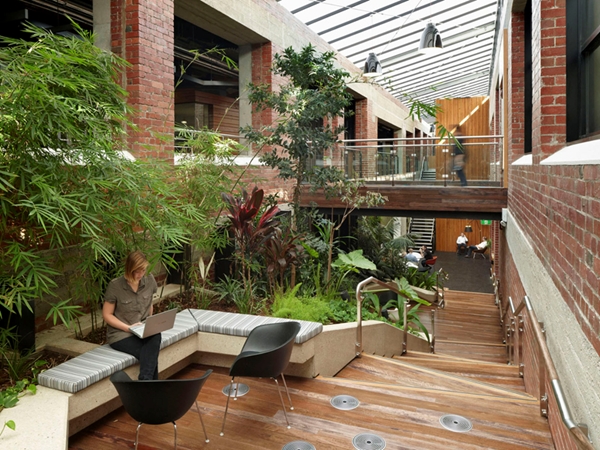 ARCBS. Image: Dianna Snape via DesignInc green-roof-retrofit